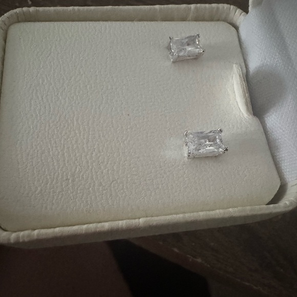 BNIB rectangular earrings - Picture 2 of 4